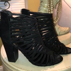 Sz9 worn Guess heels